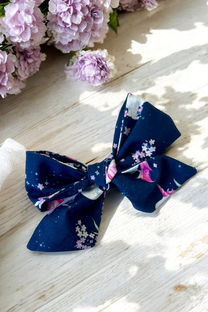 Pinwheel Bow Clip
Prancing Unicorns- Navy