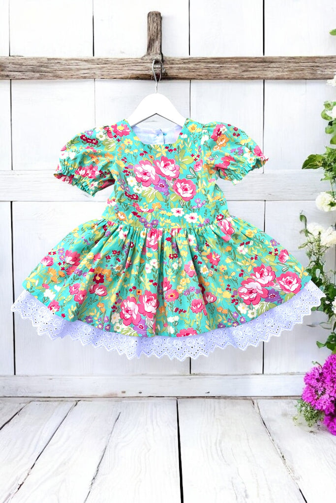 Puff Sleeve Anglaise Dress
English Garden in Turquoise
By Moda
Beautiful Cotton Lawn
OOAK ~ Sz 2