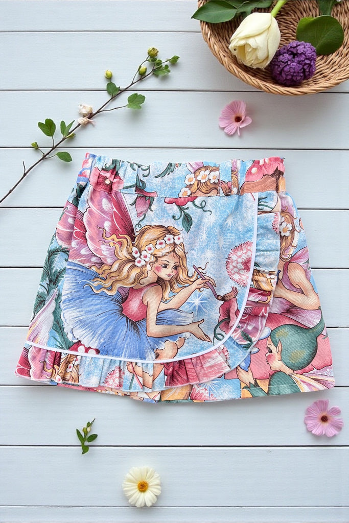 For Leah Greenfield ~ Sz 6 (Generous Fit) | Skort
‘Wonderland’
By Caprice
OOP, Rare (1990’s), Collectible