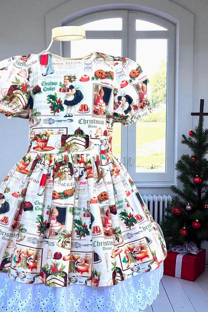 🎄Christmas 🎄
Anglaise Puff Sleeve Dress
‘Holiday Baking’