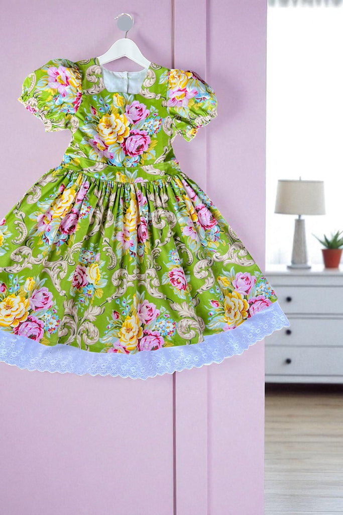 🎄Christmas 🎄
Anglaise Dress
‘Maggie’ in Green
From the Circa Collection 
By Jennifer Paganelli
OOP, Rare & Expensive Fabric
OOAK ~ Sz 10