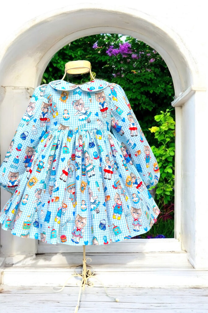 Rose Bay Dress
‘Vintage Cats’
OOP, Expensive & Extremely Hard to Find Fabric by Rumi Brings Goods ~ Sz 2