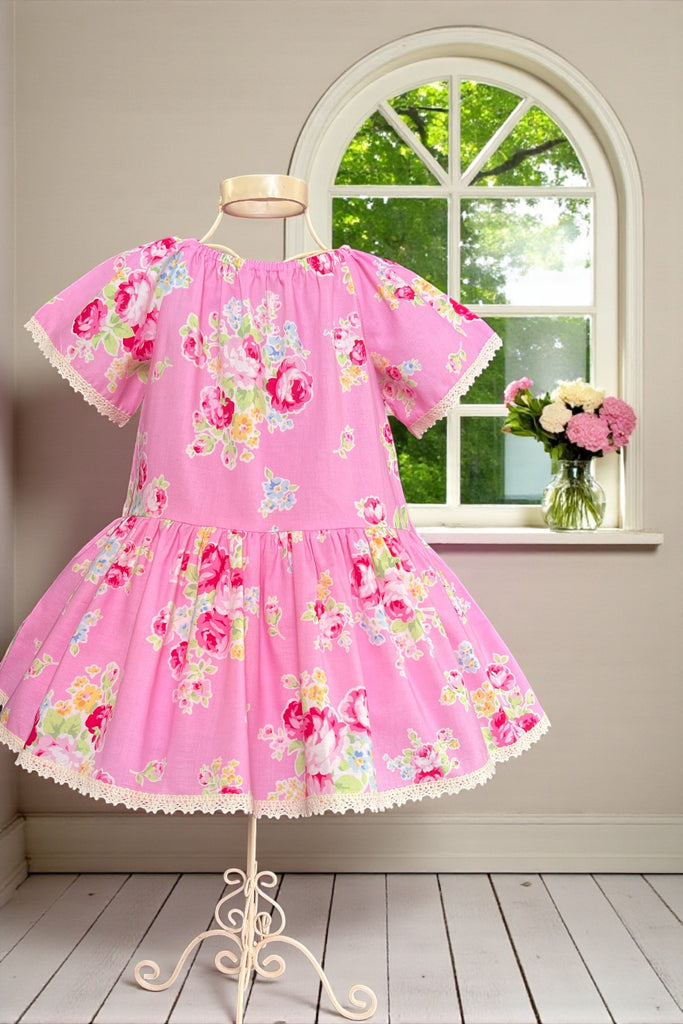 Vintage Seaside Dress
Pink Roses
 From the Flower Sugar Collection by Lecien
OOP & Rare
OOAK ~ Sz 3