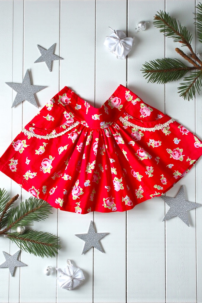 🎄 Christmas 🎄
Pocket Skirt
‘Rosebuds’
From the Flower Sugar Collection 
By Lecien
OOAK ~ Sz 0