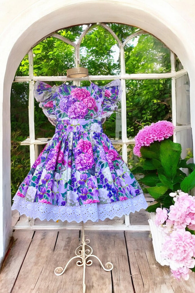 Charlotte Emma Dress
Hydrangeas in Purple
Very Limited Collection