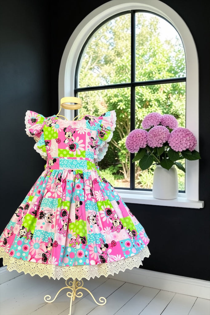 Charlotte Emma Dress
‘Patchwork Minnie’
Licensed Disney Fabric For Springs Creative
OOAK ~ Sz 5