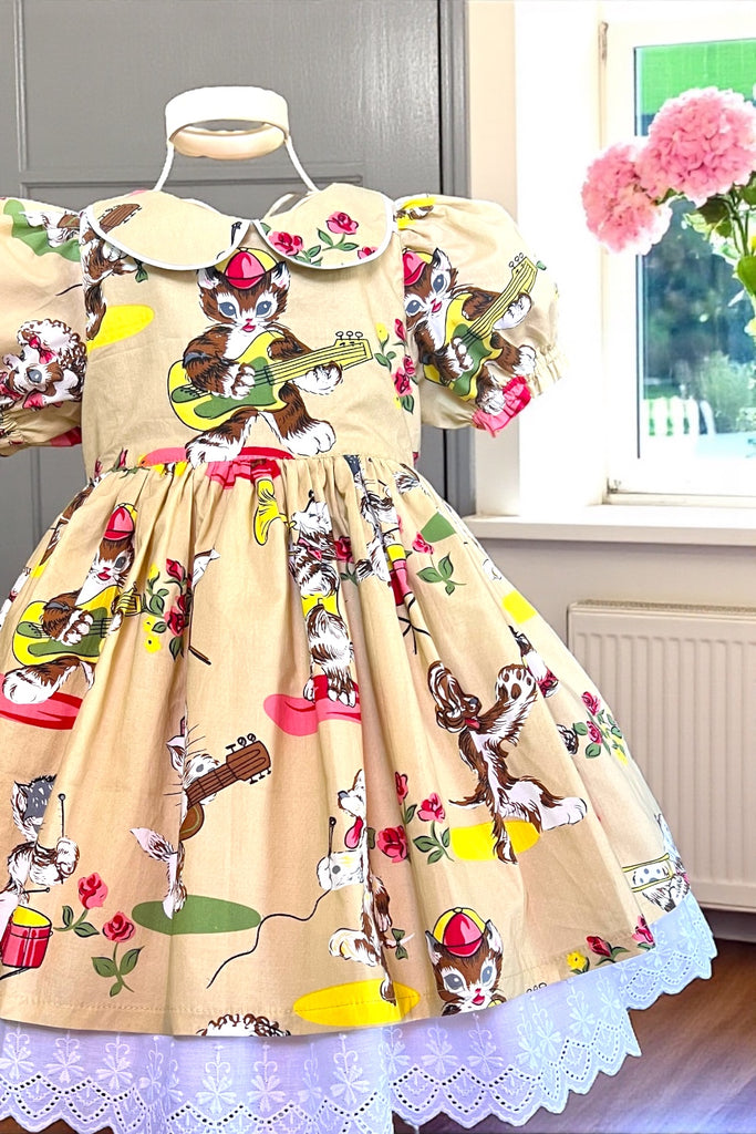 Rose Bay Anglaise Dress
‘Vintage Pet Parade’
OOP & Very Hard To Find
OOAK ~ Sz 5