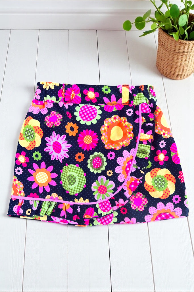 Skort | ‘Fun Flower Toss’ by Holly Holderman | Sz 6