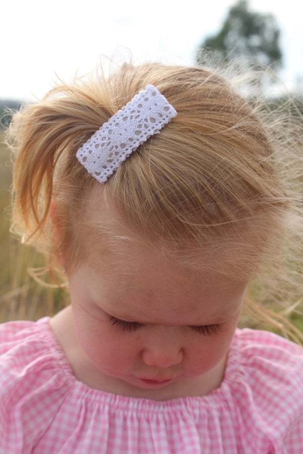 Clip | Luna in White