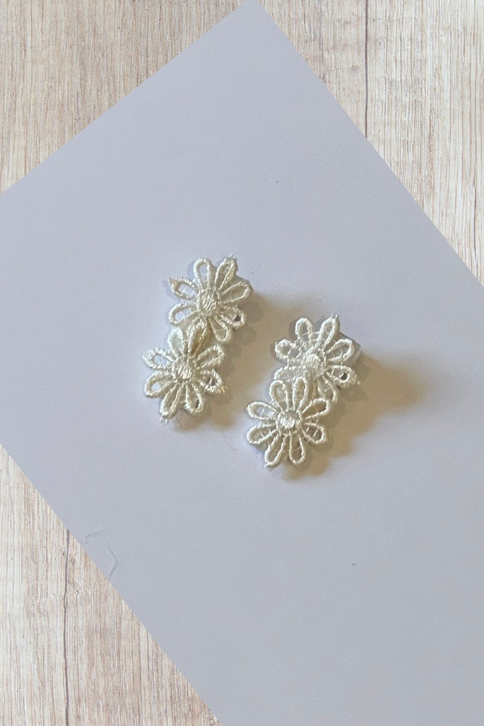 Small Flower Clips - Antique White